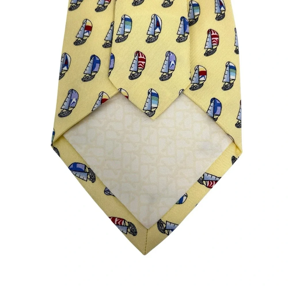 Vineyard Vines Mens Tie Sailboats Leukemia Regatta Cup Yellow 3.5
